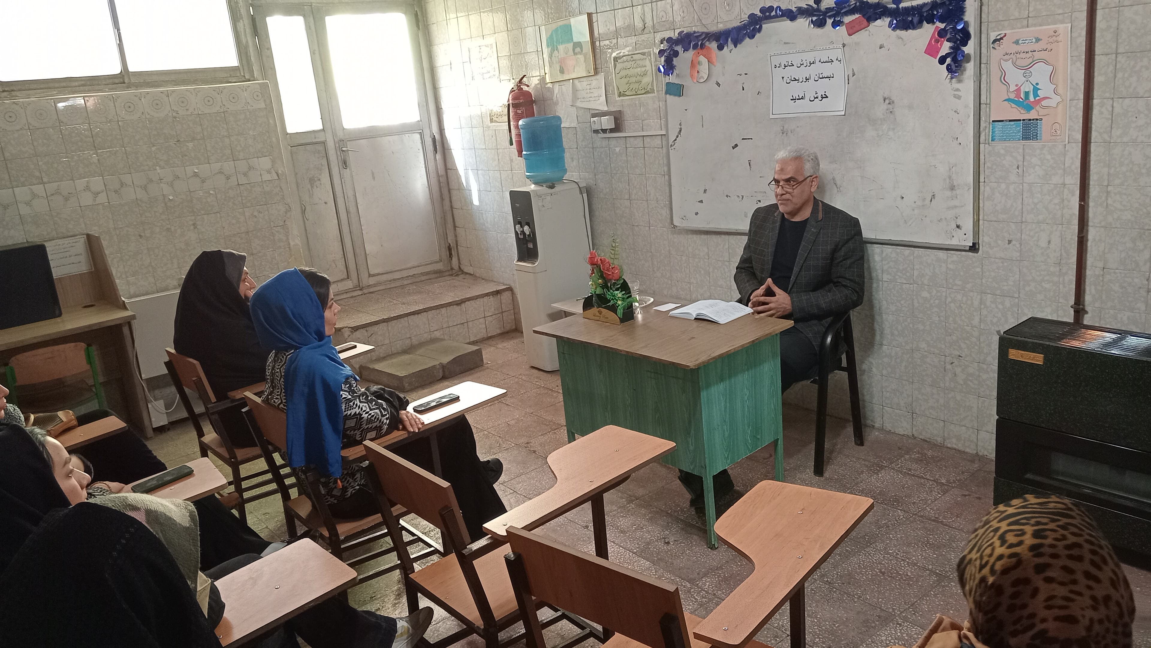 جلسه آموزشی باحضور آقای غفاری مدرس ارشد آموزش خانواده